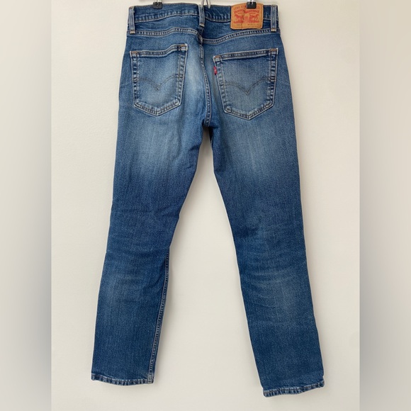 Plain thrifted Levi 511 Jeans. ( W30 L30) navy blue with a light wash. - Picture 2 of 3